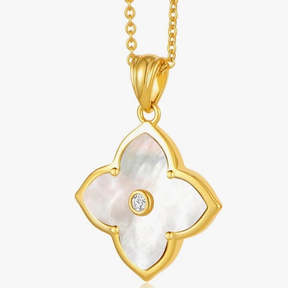 NEW 14K Gold Filled Elegant Gold Clover Pendant Necklace